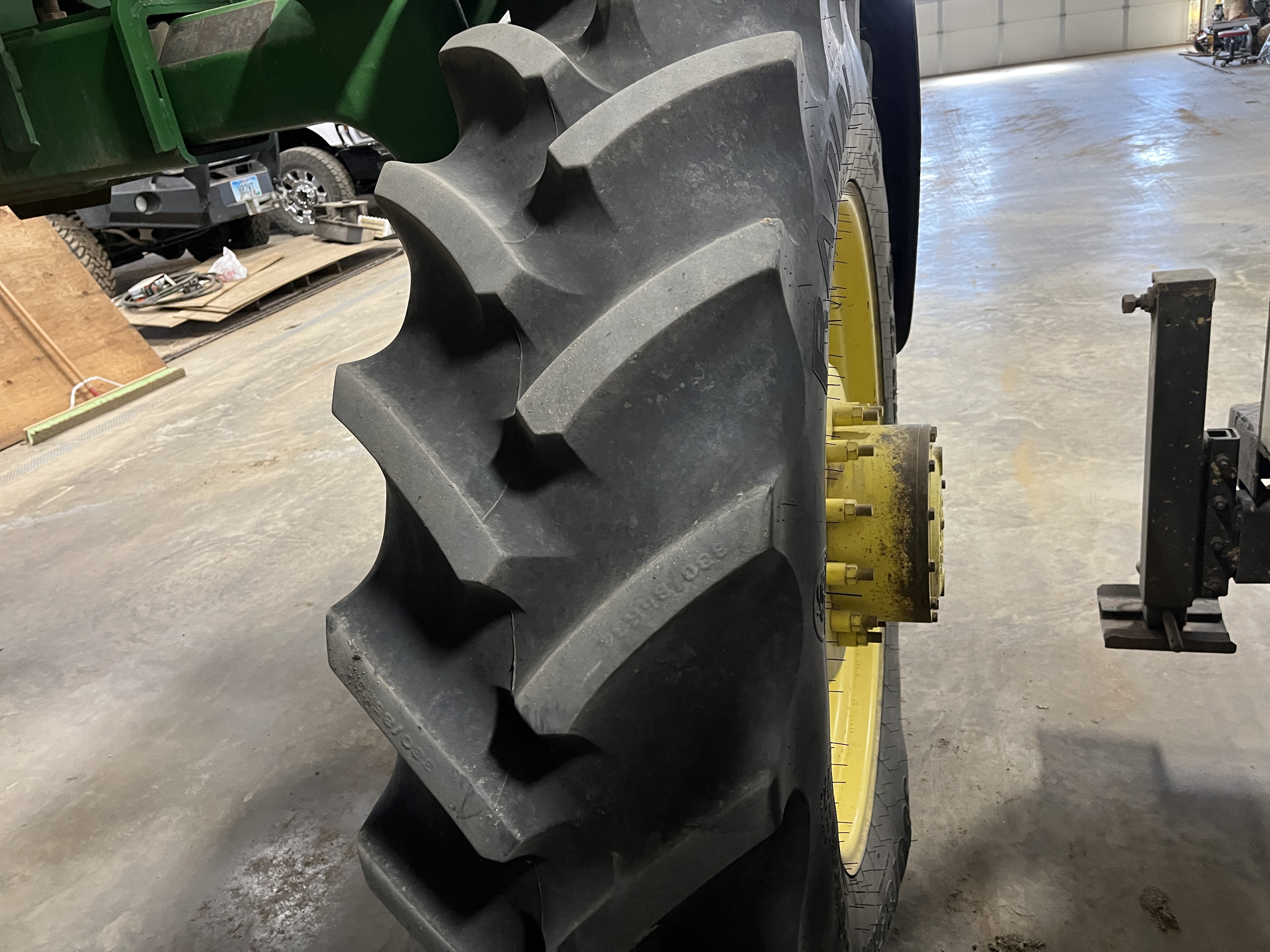 2000 John Deere 4700 Sprayer/High Clearance
