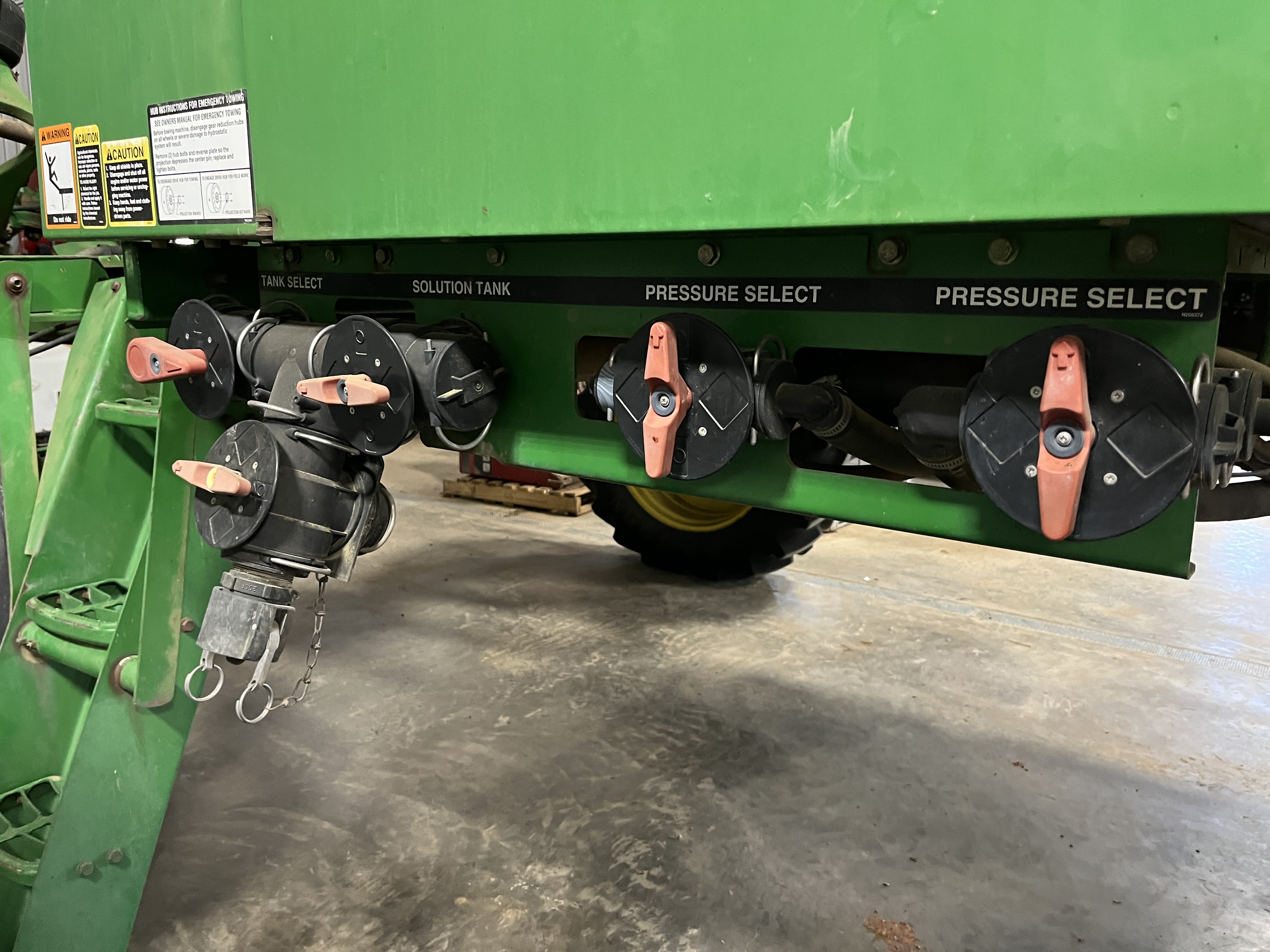 2000 John Deere 4700 Sprayer/High Clearance