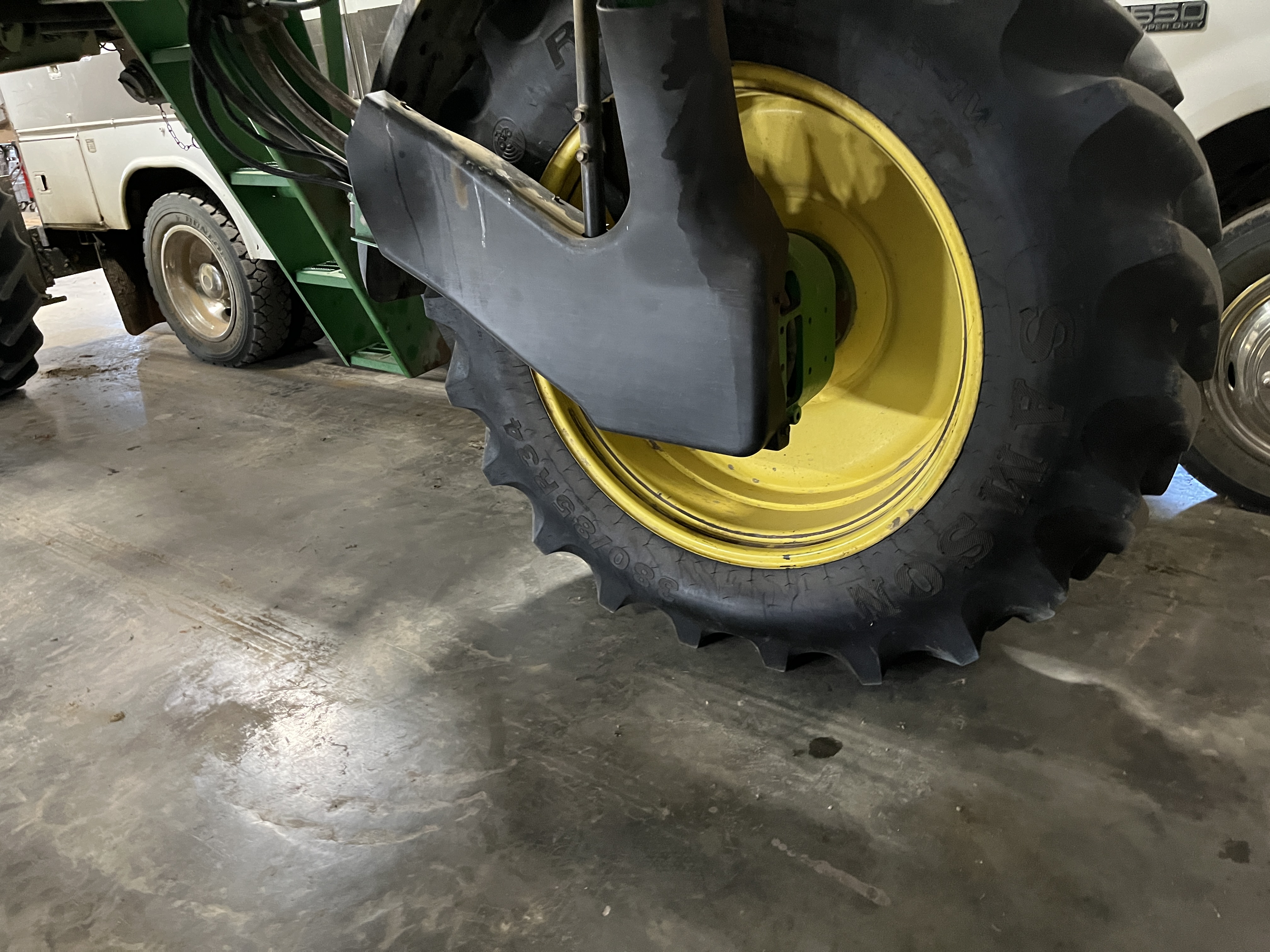 2000 John Deere 4700 Sprayer/High Clearance