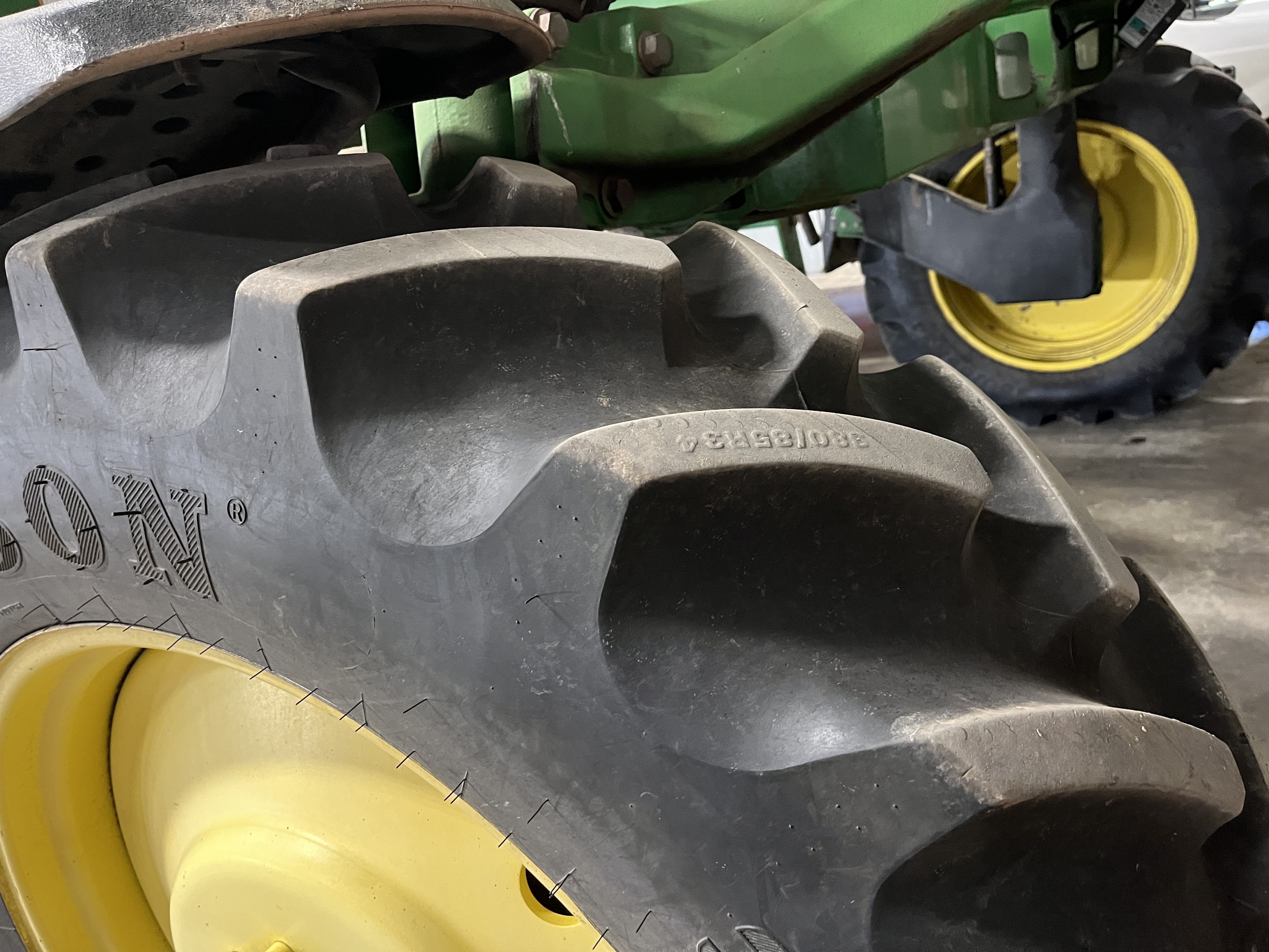 2000 John Deere 4700 Sprayer/High Clearance