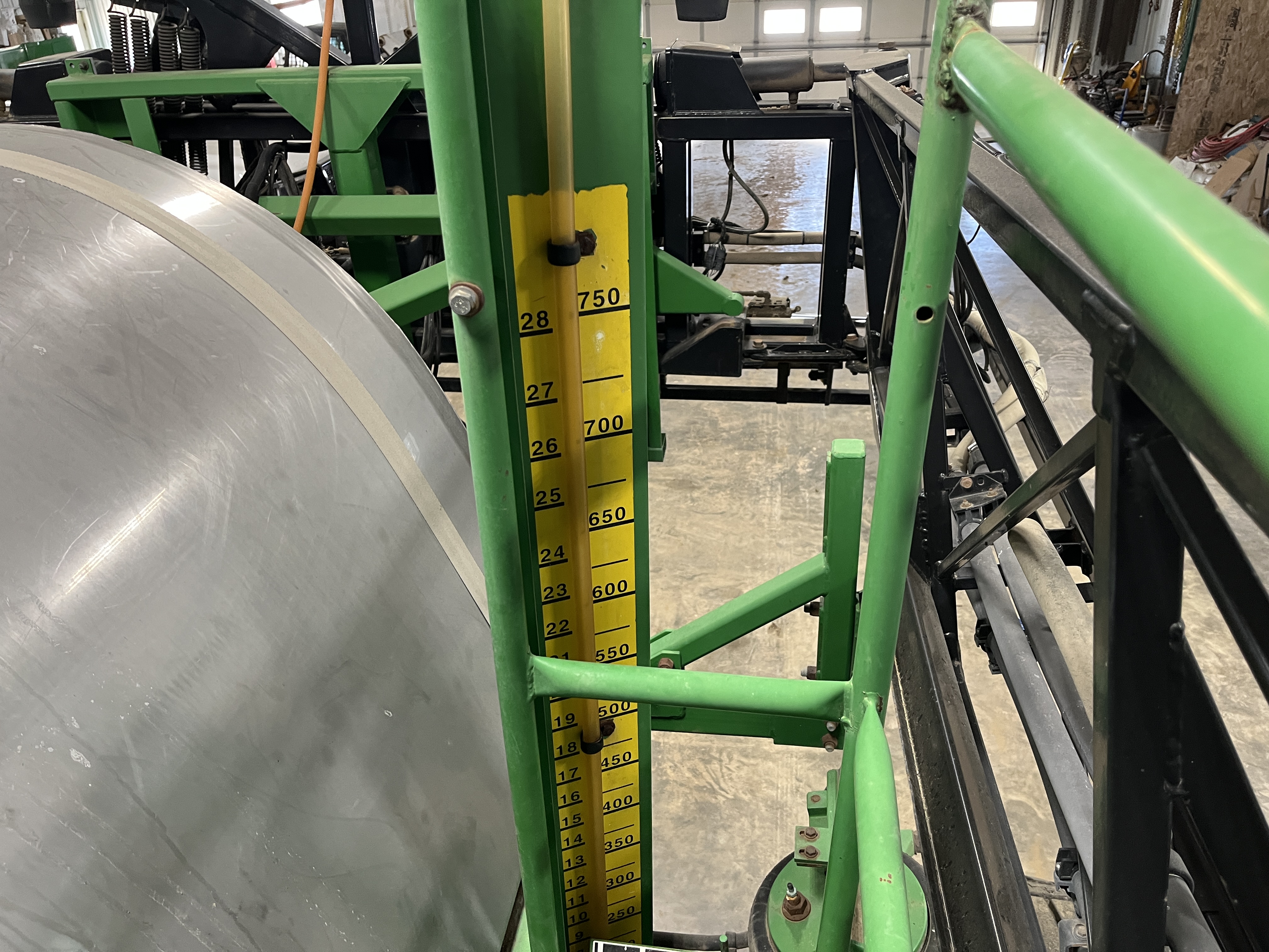 2000 John Deere 4700 Sprayer/High Clearance