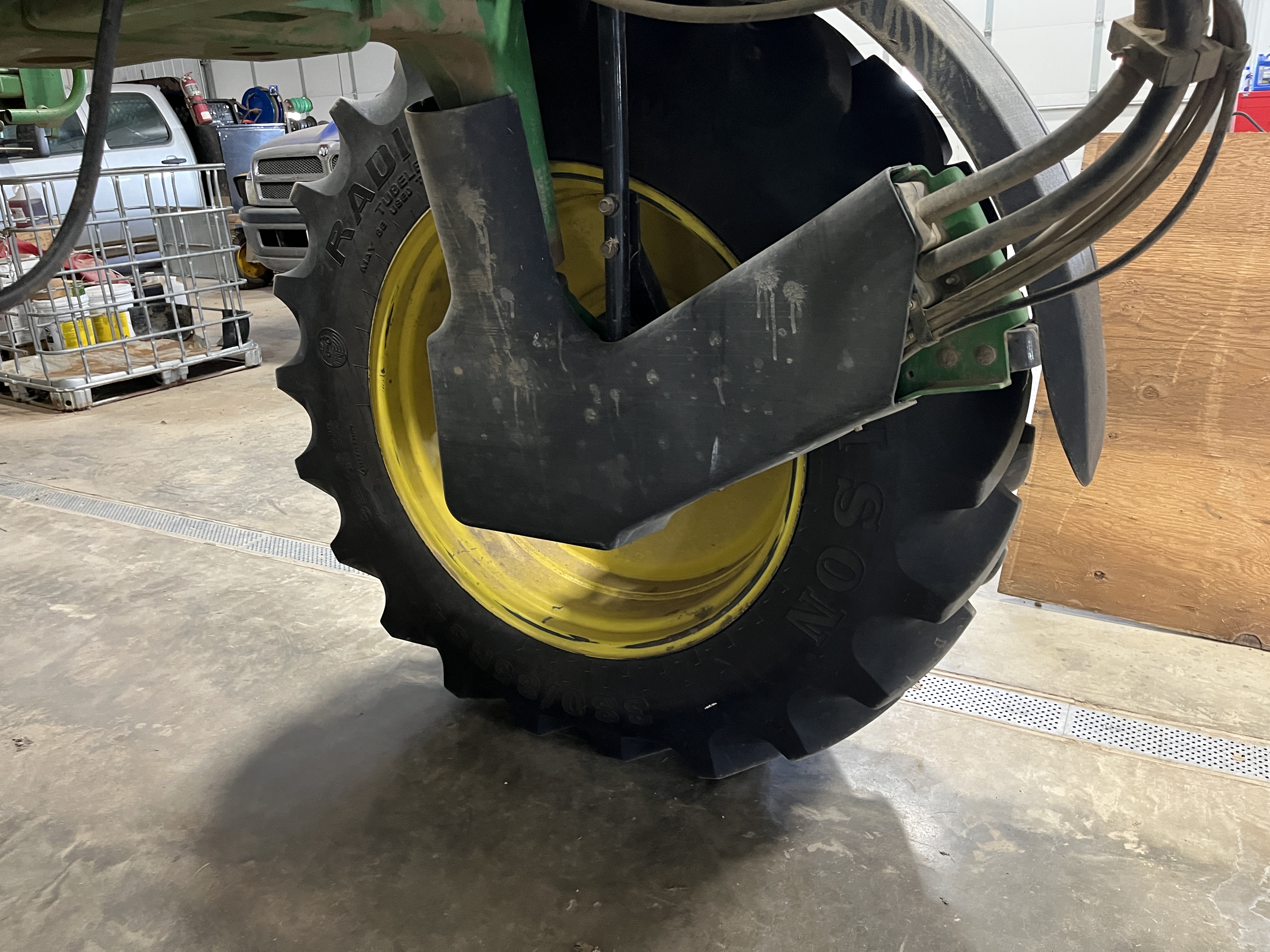2000 John Deere 4700 Sprayer/High Clearance