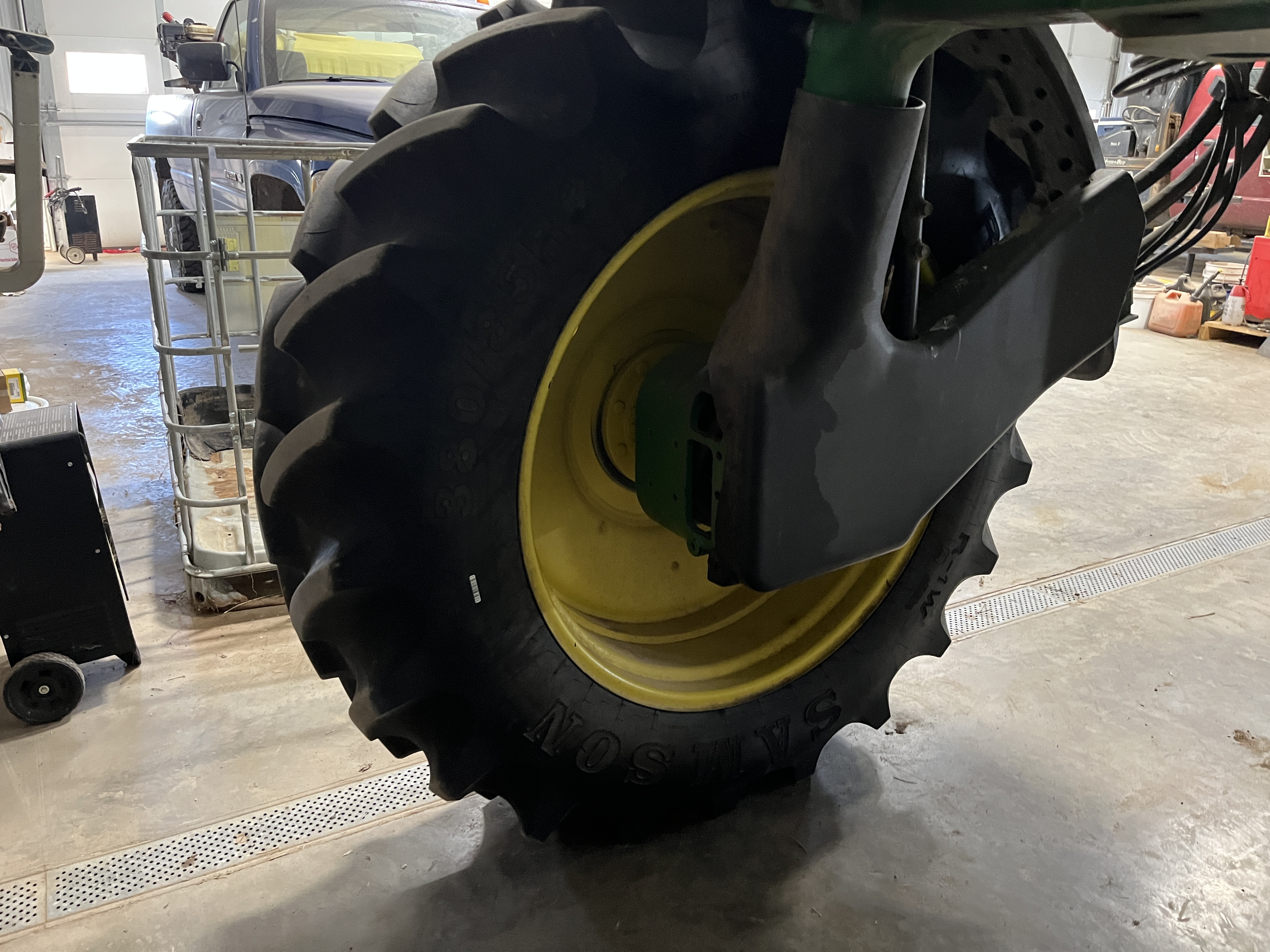 2000 John Deere 4700 Sprayer/High Clearance