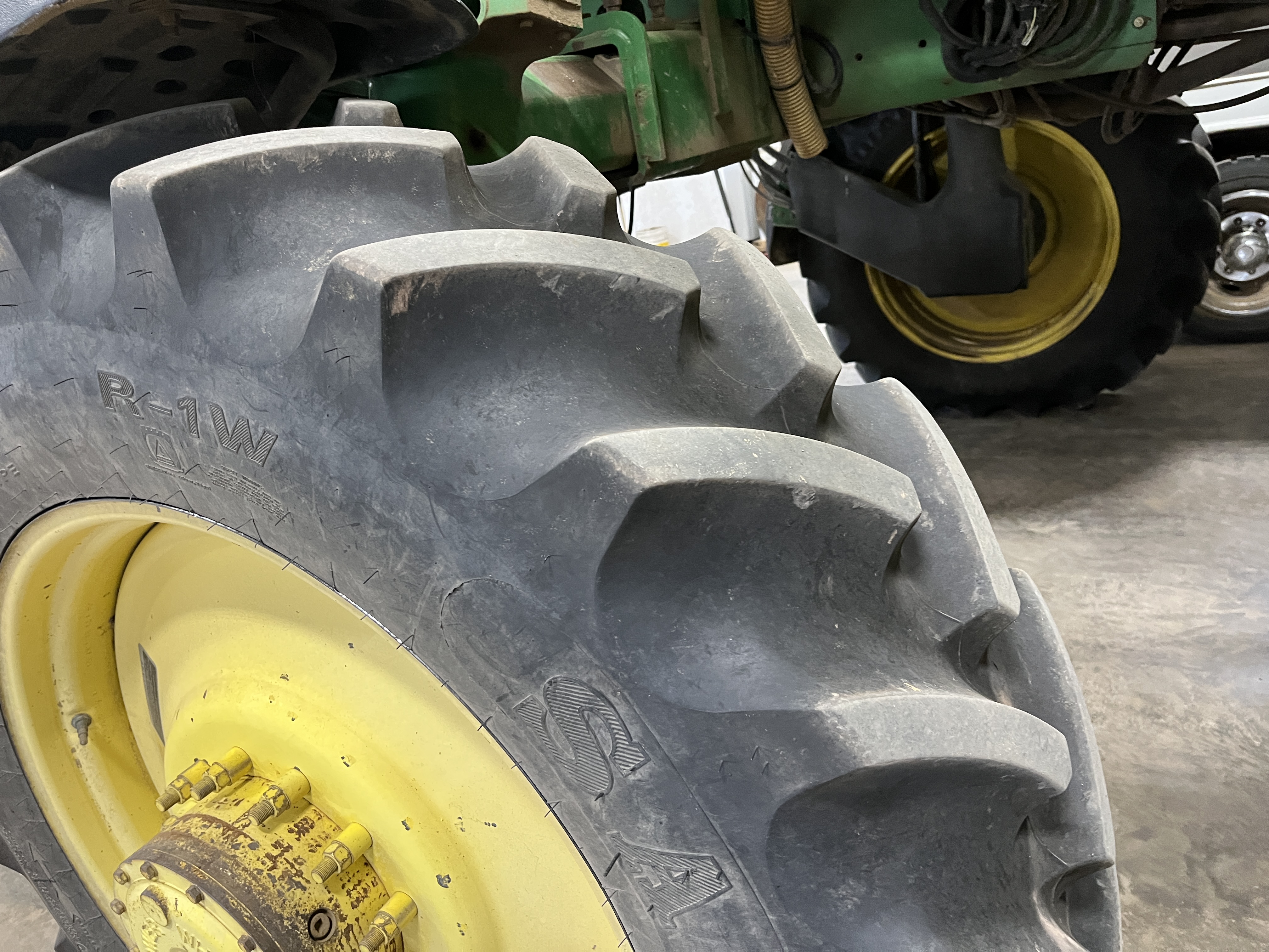 2000 John Deere 4700 Sprayer/High Clearance