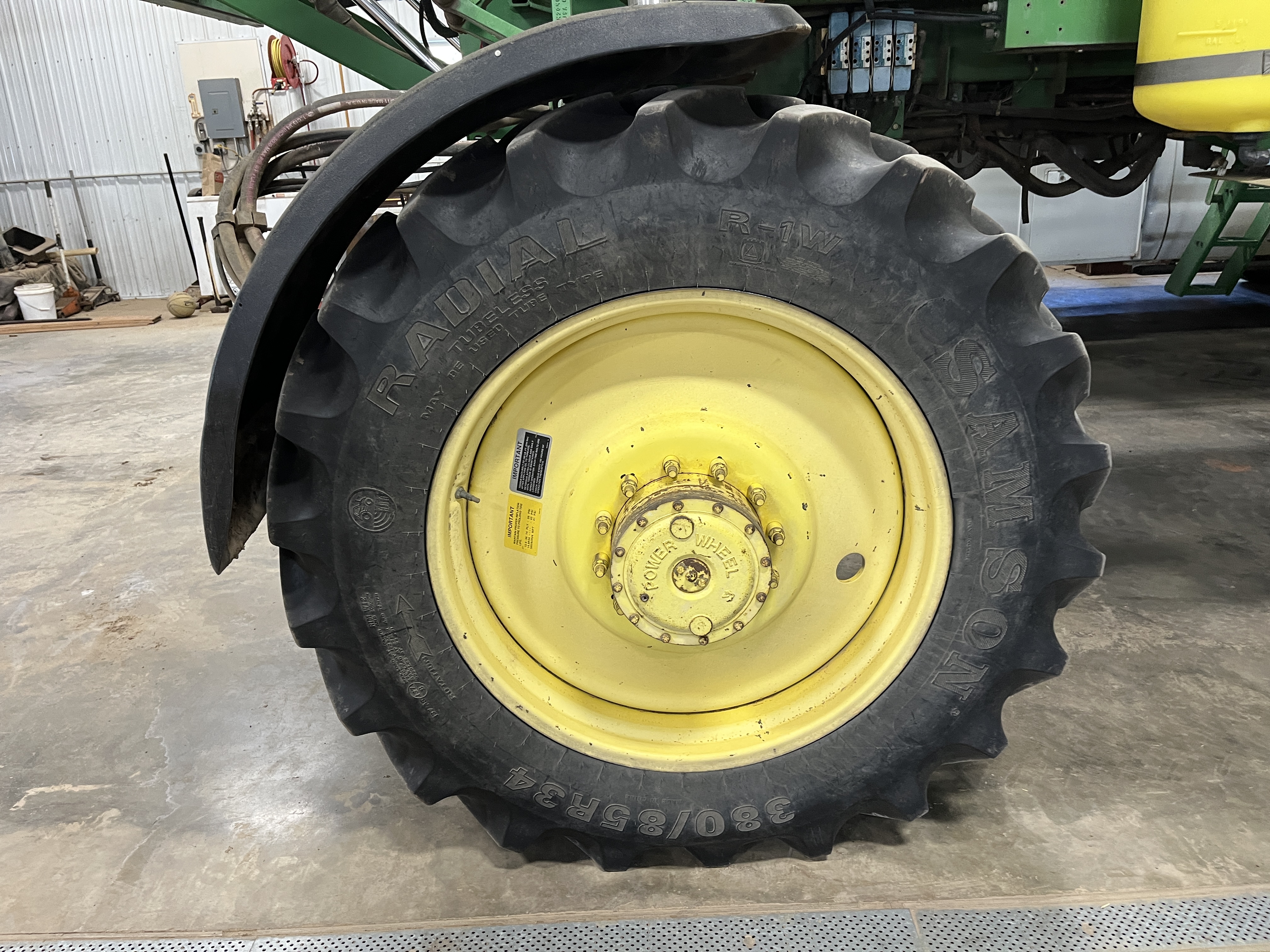 2000 John Deere 4700 Sprayer/High Clearance