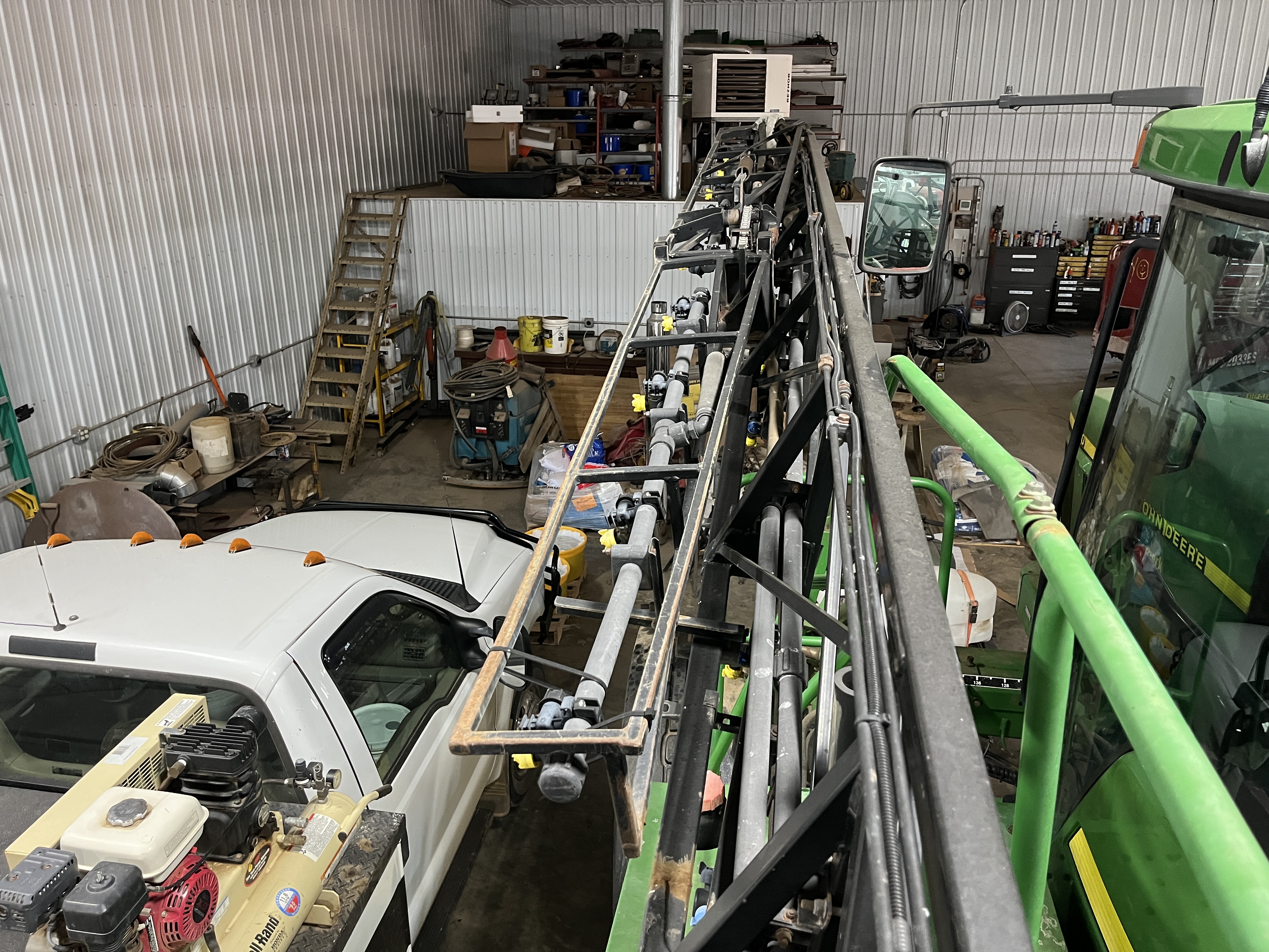 2000 John Deere 4700 Sprayer/High Clearance