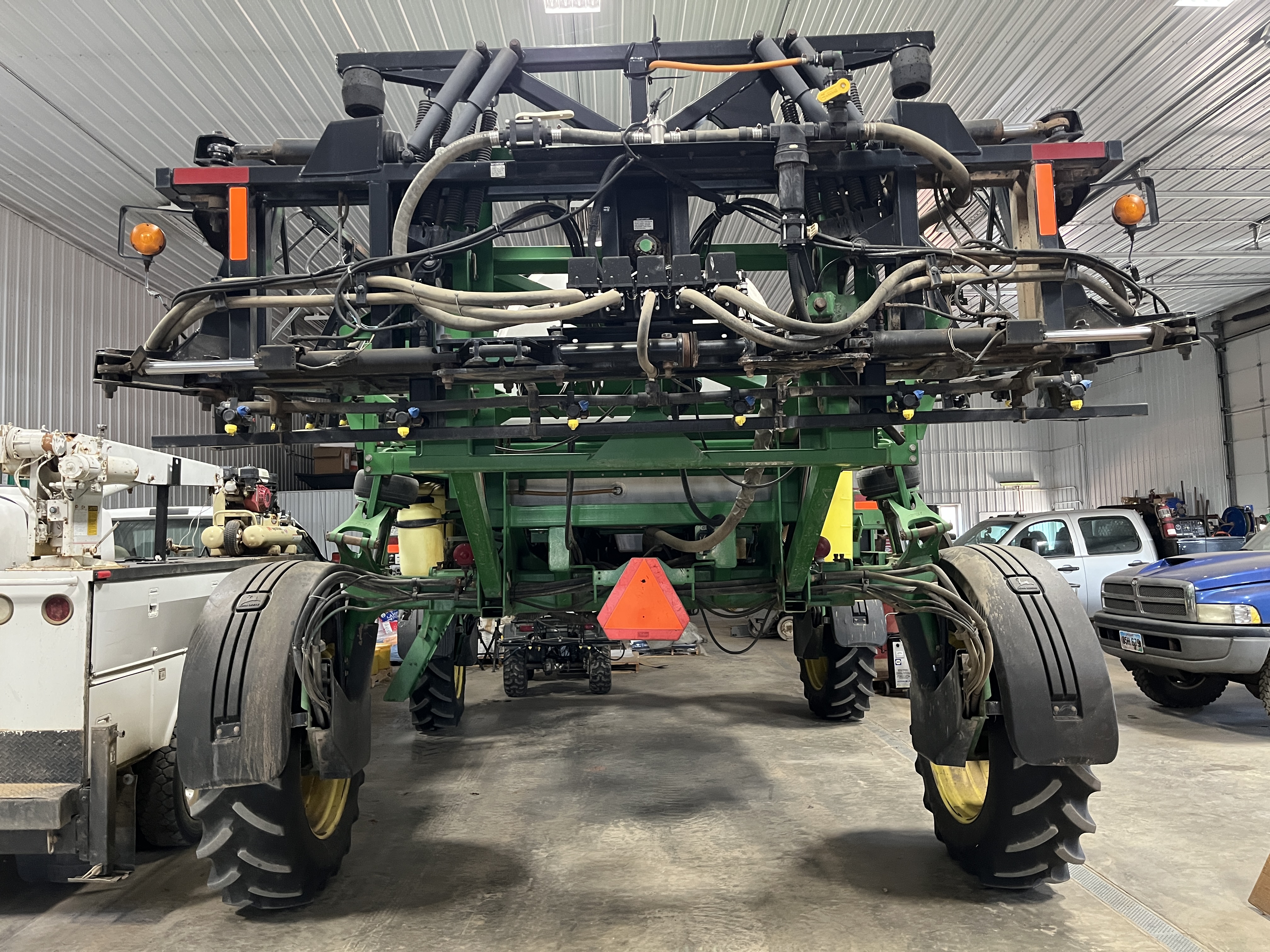 2000 John Deere 4700 Sprayer/High Clearance