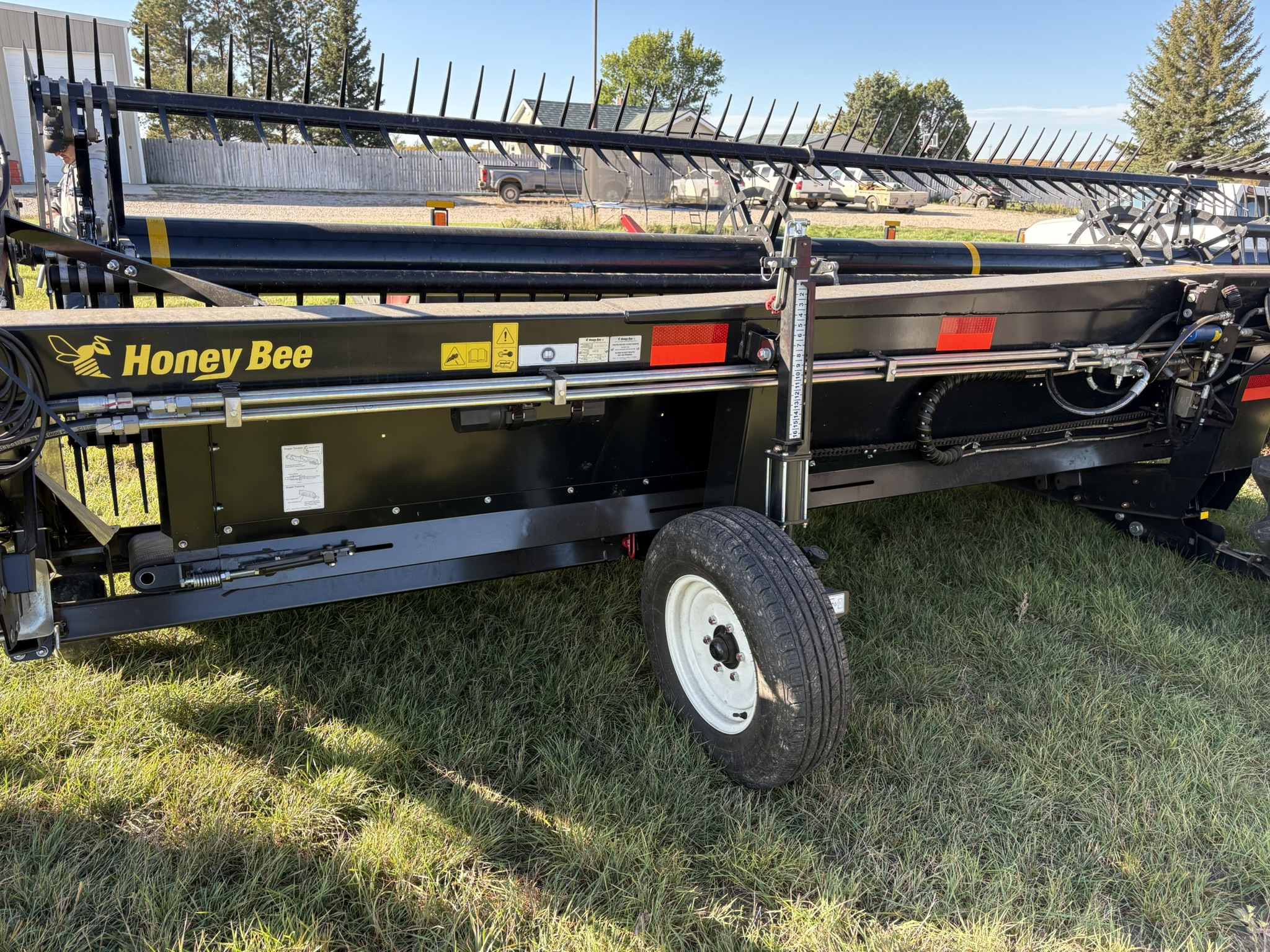 2025 Honey Bee WSC362 Header Draper