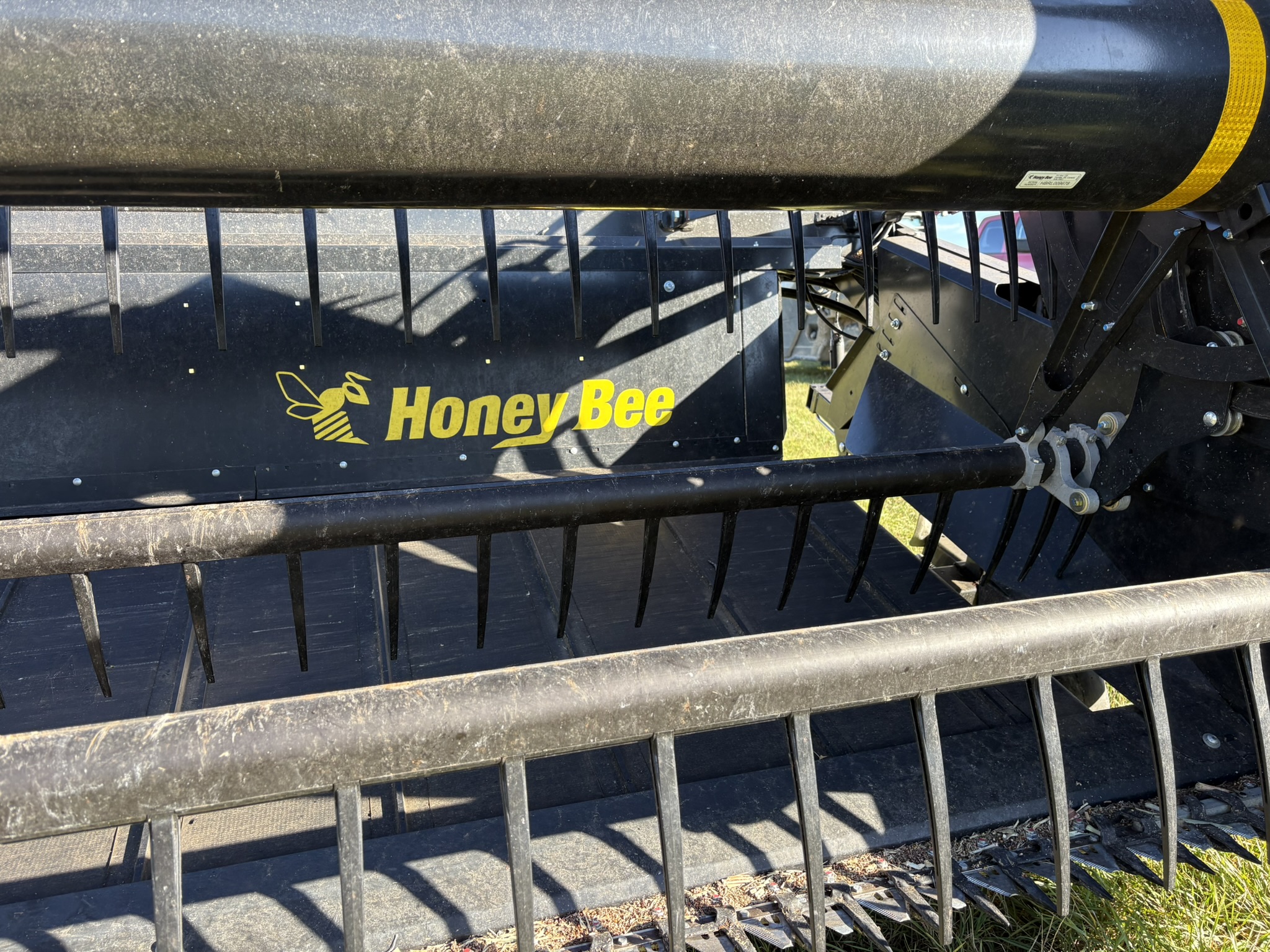 2025 Honey Bee WSC362 Header Draper
