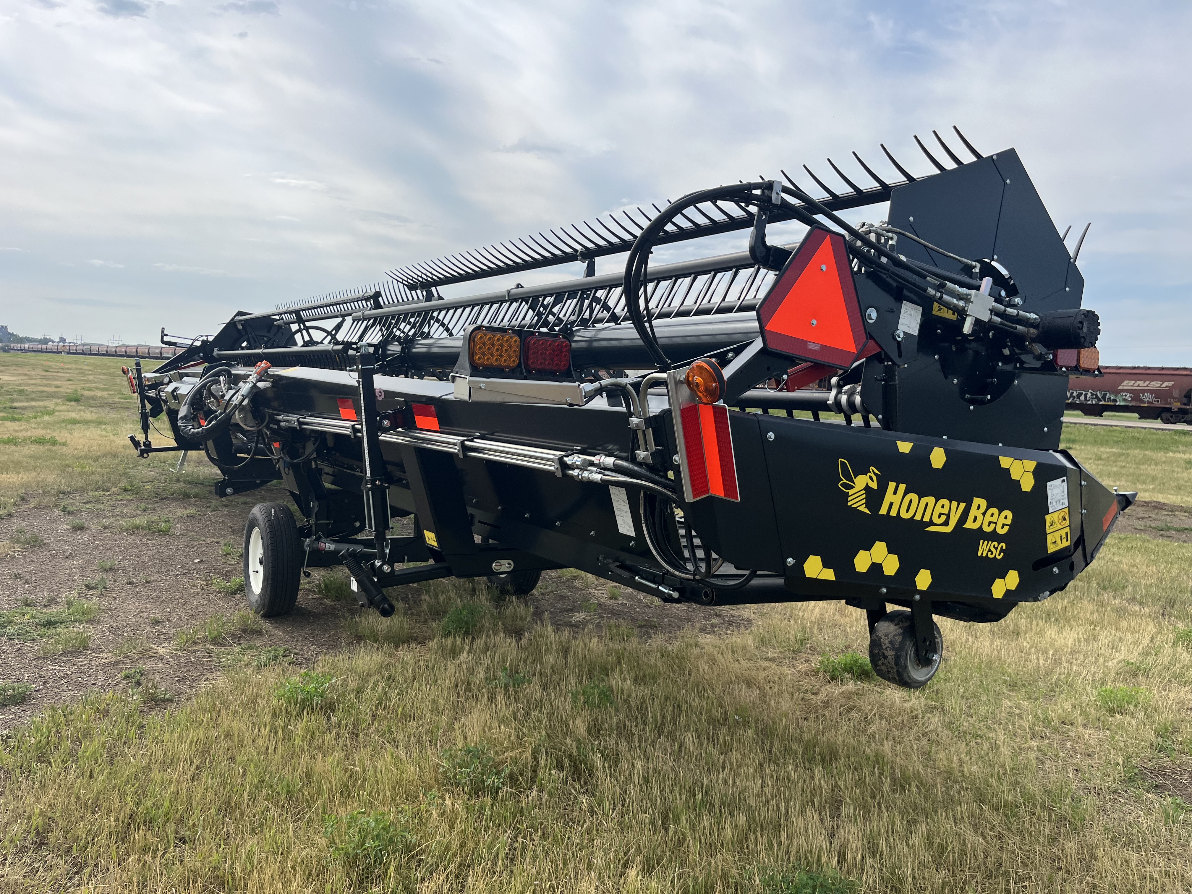 2025 Honey Bee WSC362 Header Draper