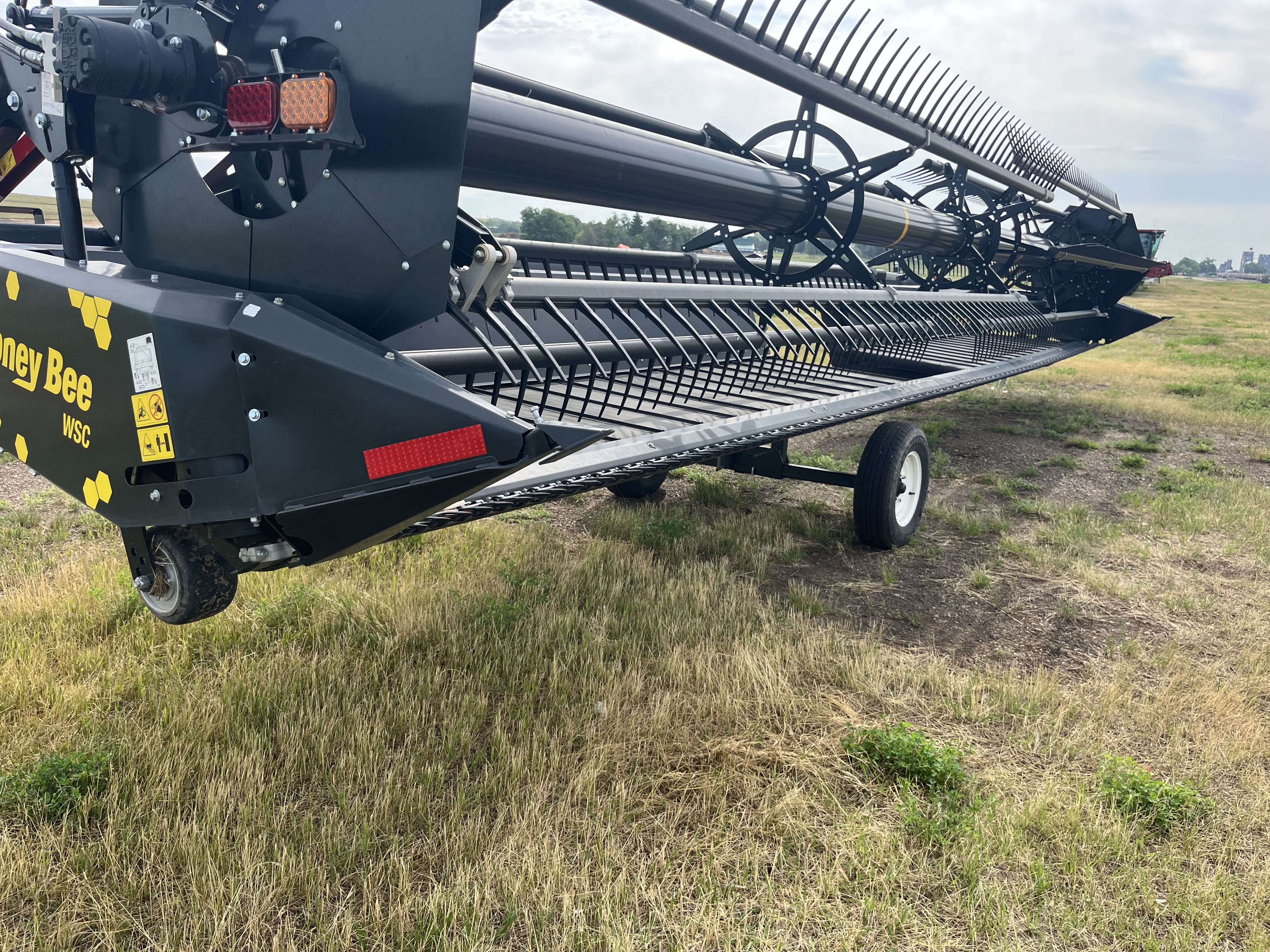 2025 Honey Bee WSC362 Header Draper
