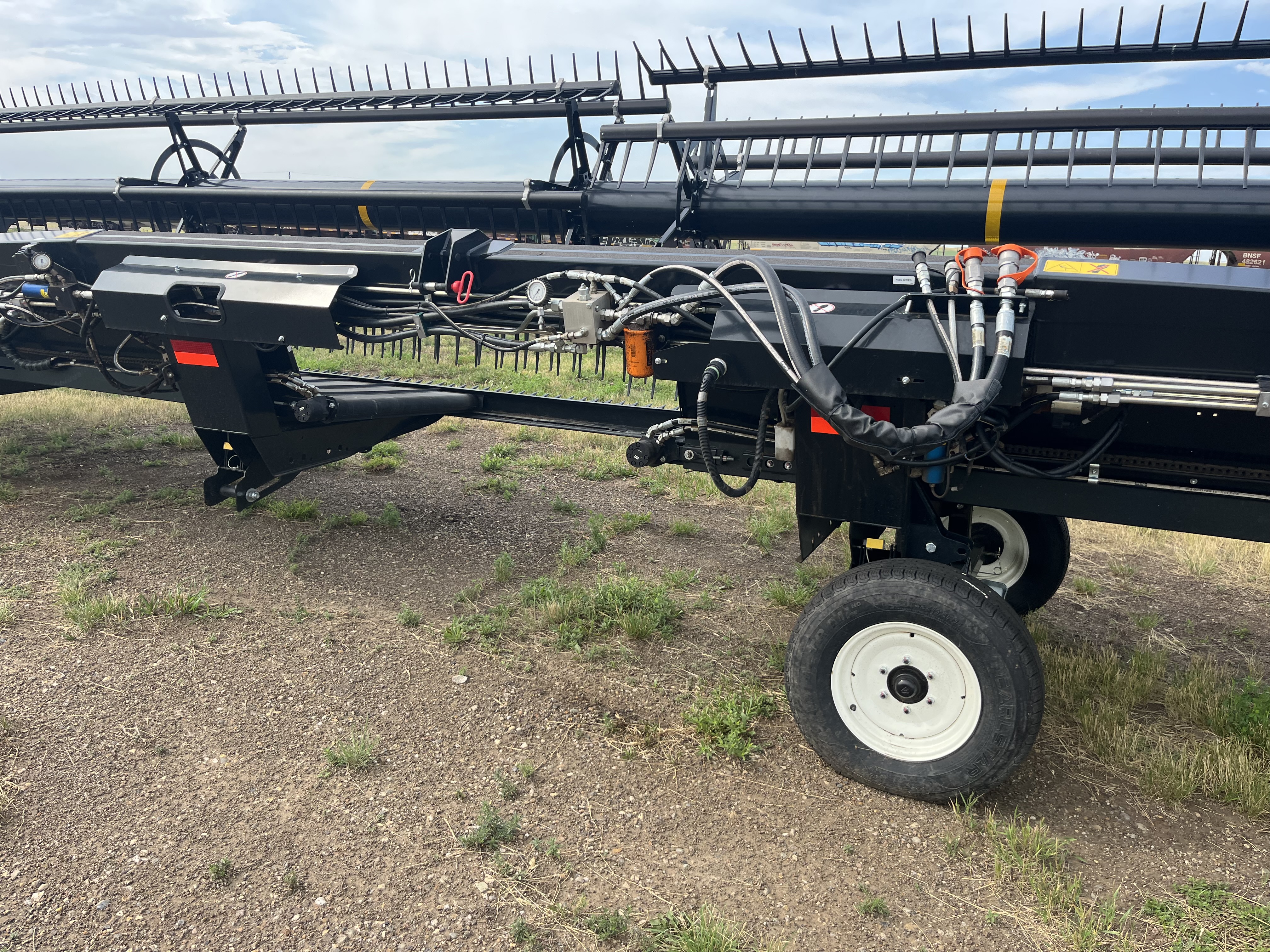 2025 Honey Bee WSC362 Header Draper