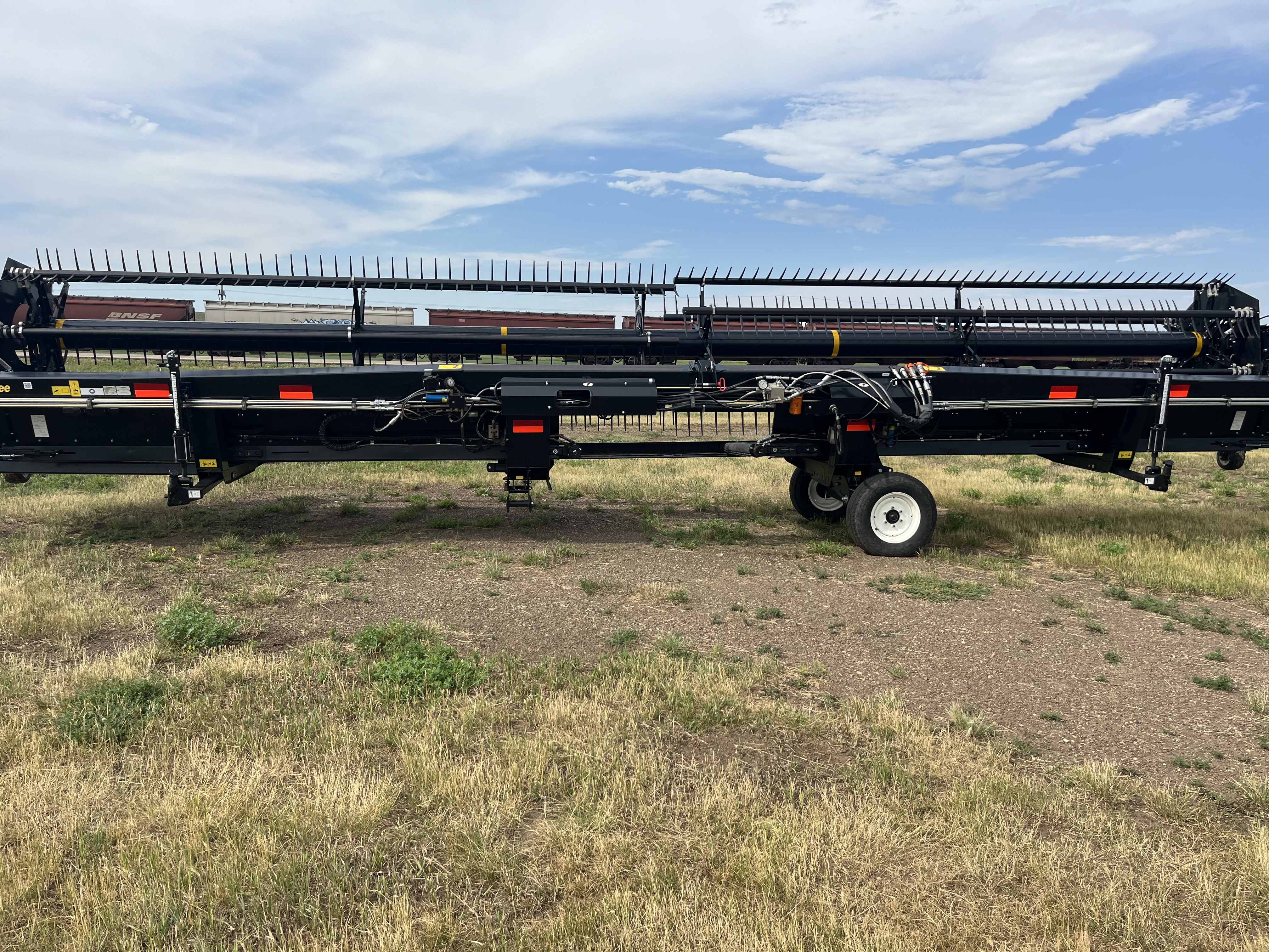 2025 Honey Bee WSC362 Header Draper