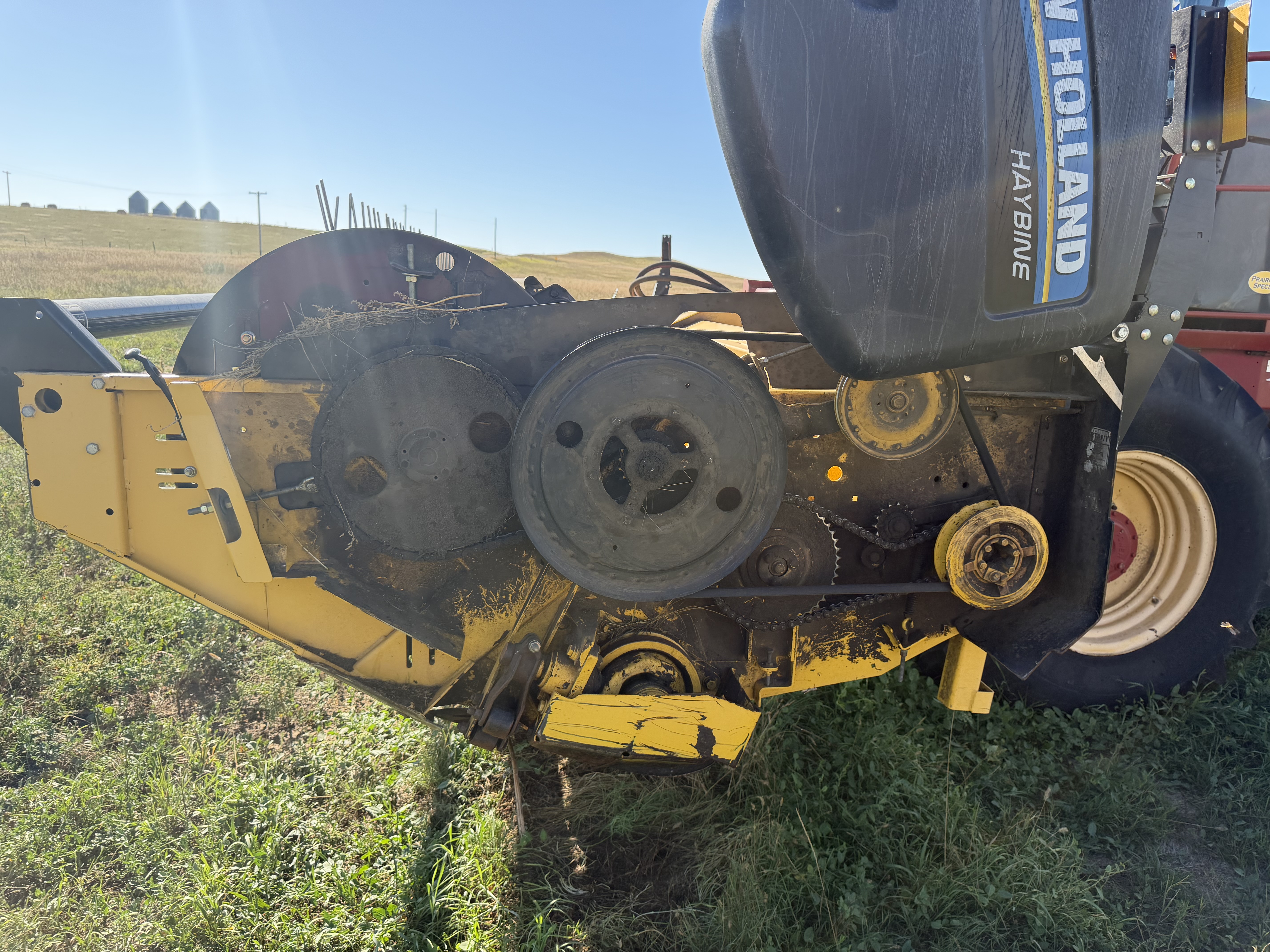 2010 New Holland H8040 Windrower