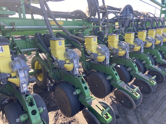 2008 John Deere DB44 Planter