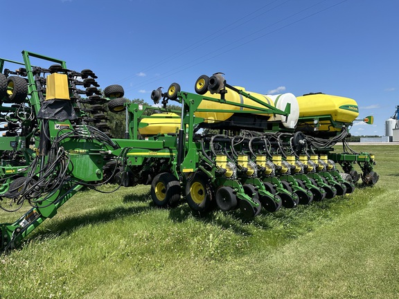 2008 John Deere DB44 Planter