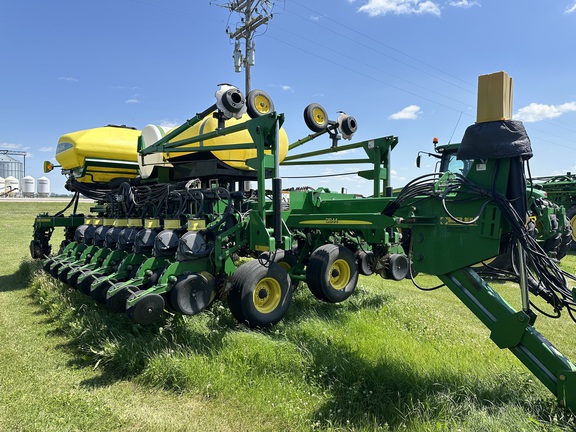 2008 John Deere DB44 Planter