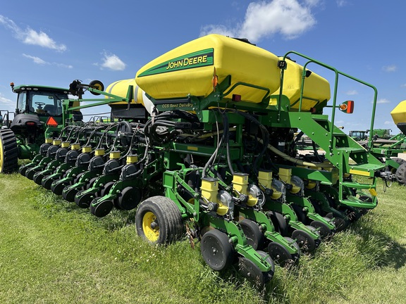 2008 John Deere DB44 Planter