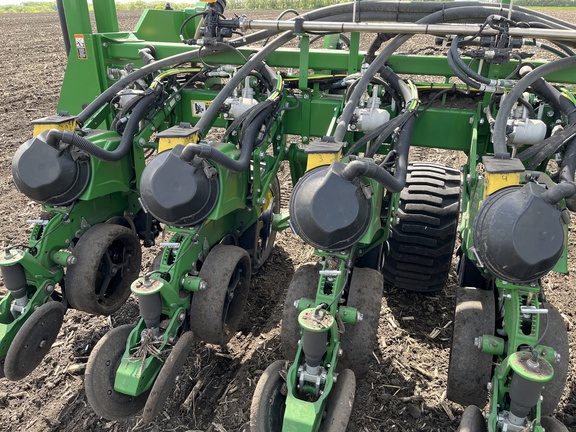 2022 John Deere DB66 Planter