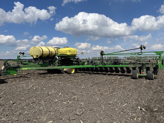 2022 John Deere DB66 Planter