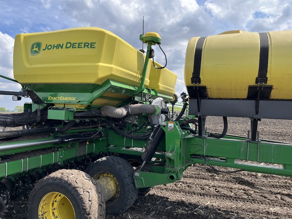 2022 John Deere DB66 Planter