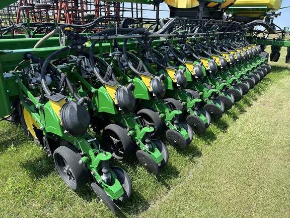 2022 John Deere DB66 Planter