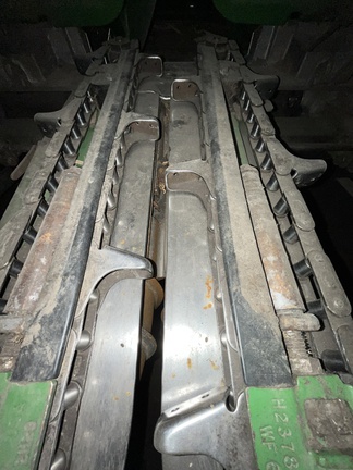 2013 John Deere 608C Header Corn Head