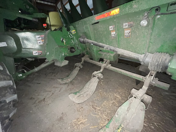 2013 John Deere 608C Header Corn Head