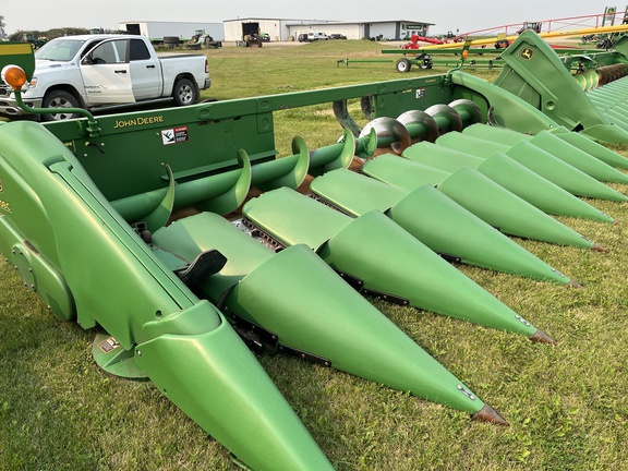 2013 John Deere 608C Header Corn Head