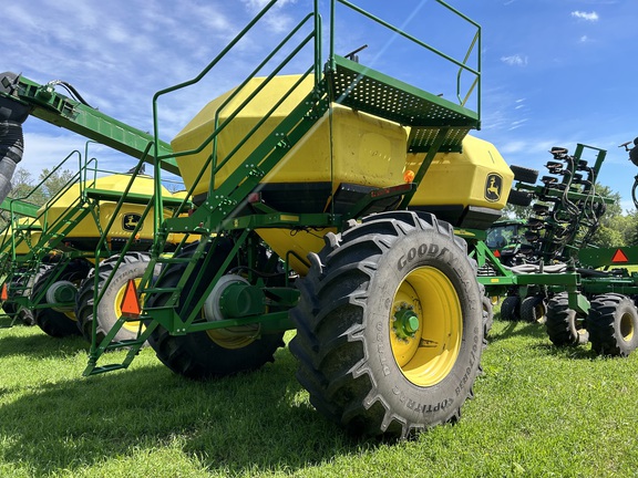 2016 John Deere 1890 Air Seeder