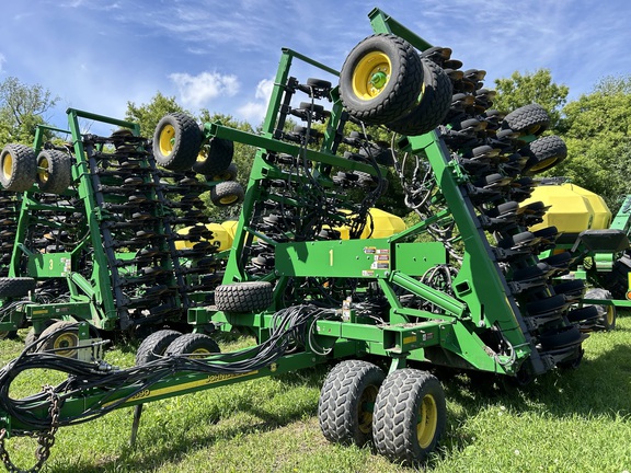 2016 John Deere 1890 Air Seeder