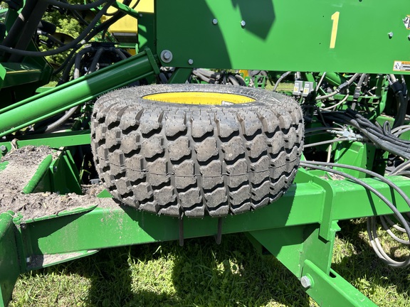 2016 John Deere 1890 Air Seeder