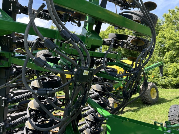 2016 John Deere 1890 Air Seeder