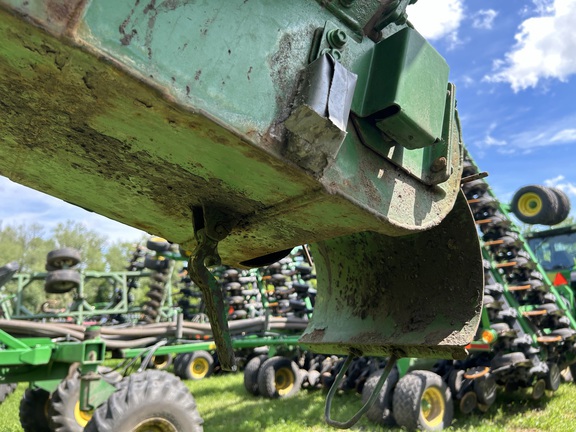 2016 John Deere 1890 Air Seeder