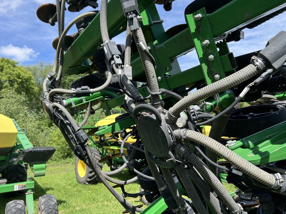 2016 John Deere 1890 Air Seeder