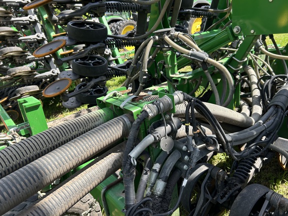 2016 John Deere 1890 Air Seeder