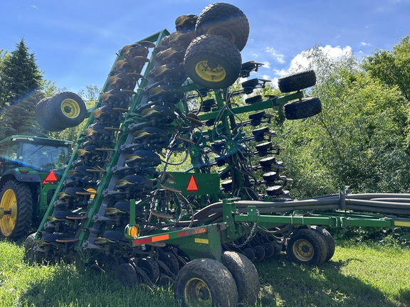 2009 John Deere 1890 Air Seeder