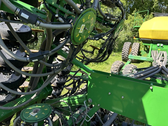 2009 John Deere 1890 Air Seeder