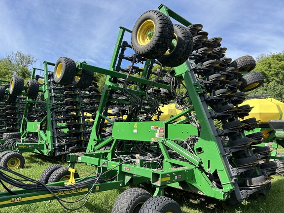 2014 John Deere 1890 Air Seeder