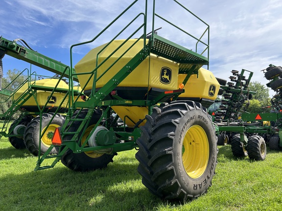 2014 John Deere 1890 Air Seeder