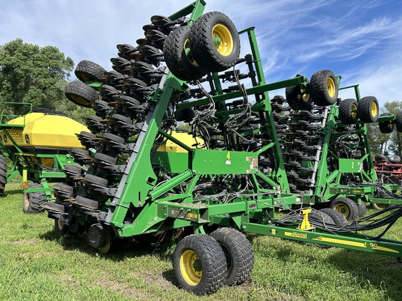 2014 John Deere 1890 Air Seeder