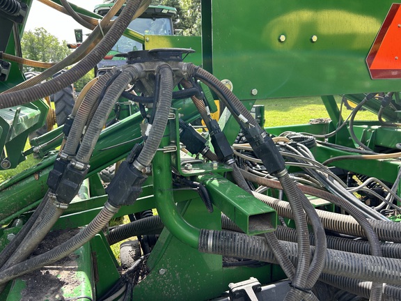 2014 John Deere 1890 Air Seeder