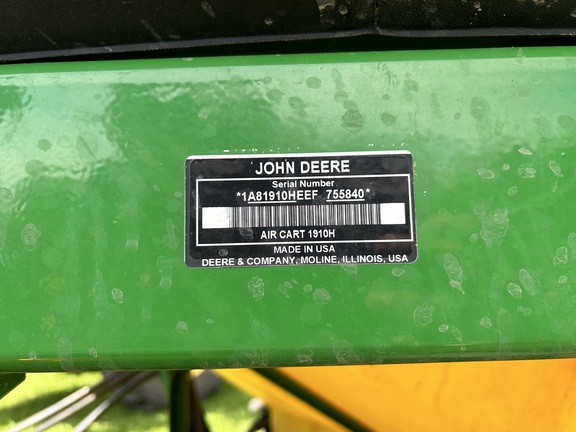 2014 John Deere 1890 Air Seeder