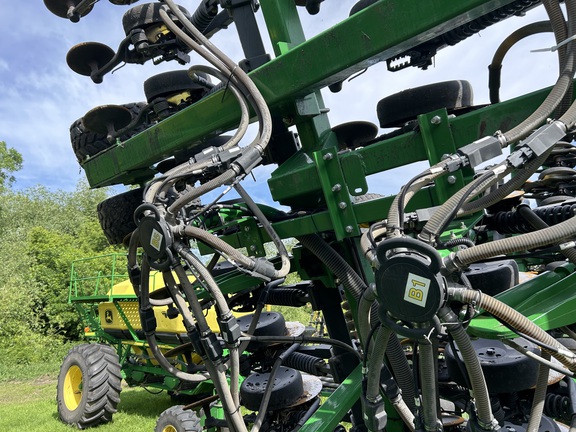 2014 John Deere 1890 Air Seeder