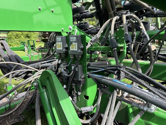 2016 John Deere 1890 Air Seeder