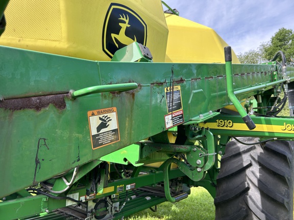 2016 John Deere 1890 Air Seeder