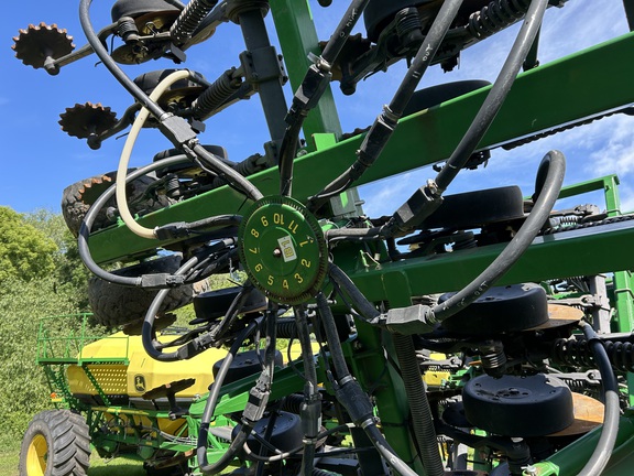 2009 John Deere 1890 Air Seeder