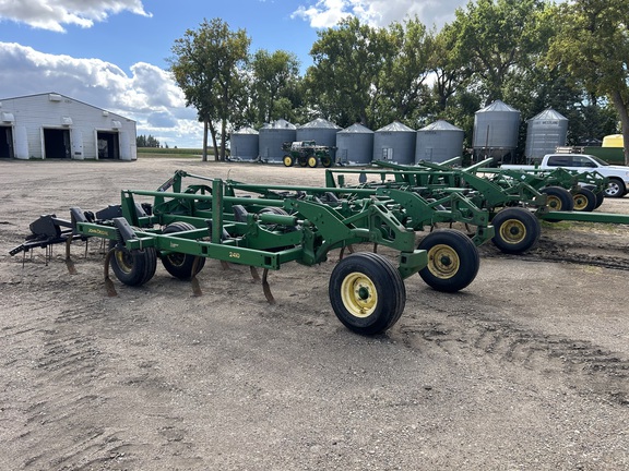 2010 John Deere 2410 Chisel Plow