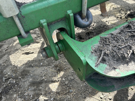 2010 John Deere 2410 Chisel Plow