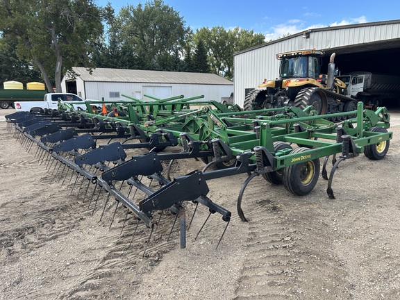 2010 John Deere 2410 Chisel Plow